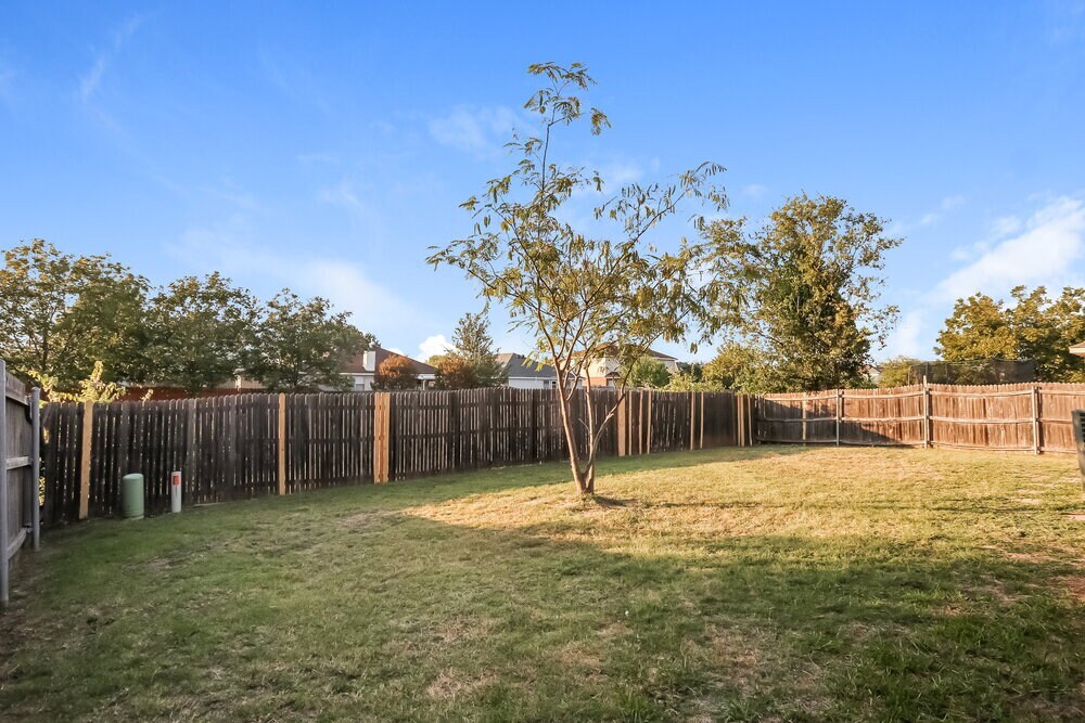 Building Photo - 8600 Cove Meadow Ln
