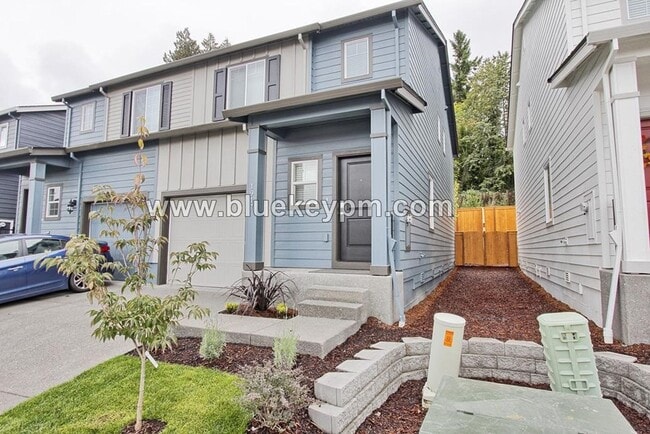 Building Photo - 3 Bed, 2.5 Bath Townhome in East Vancouver