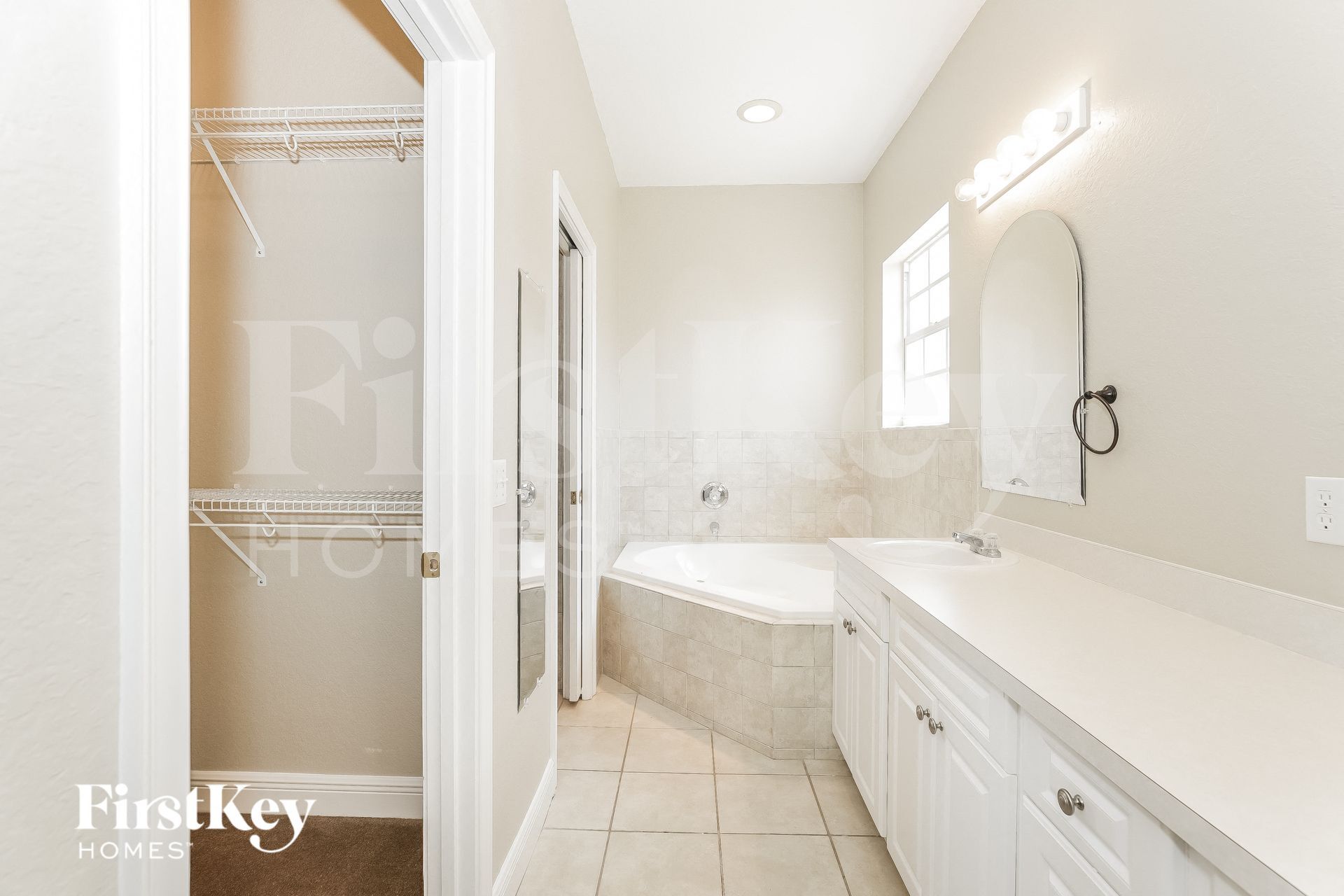 Building Photo - 1020 Robin Ln