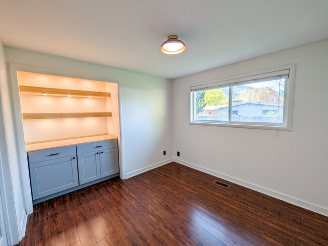 Building Photo - 1658 E 1500 N
