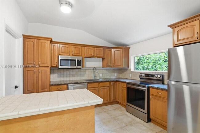 Building Photo - 2355 Overbrook St