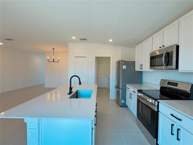 Building Photo - 1922 Sarah Street