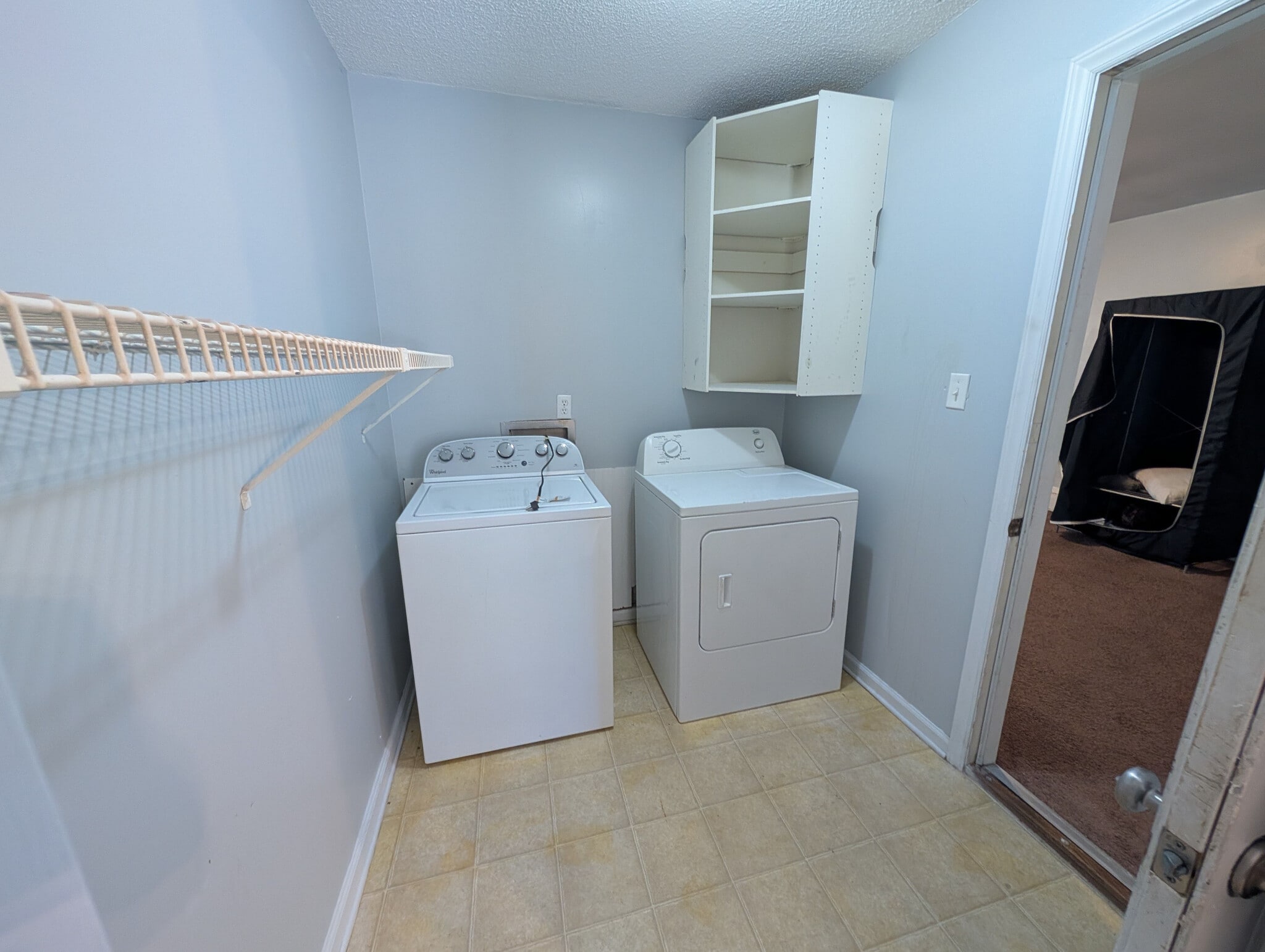 Building Photo - Room in House on Flint Glenn Ln