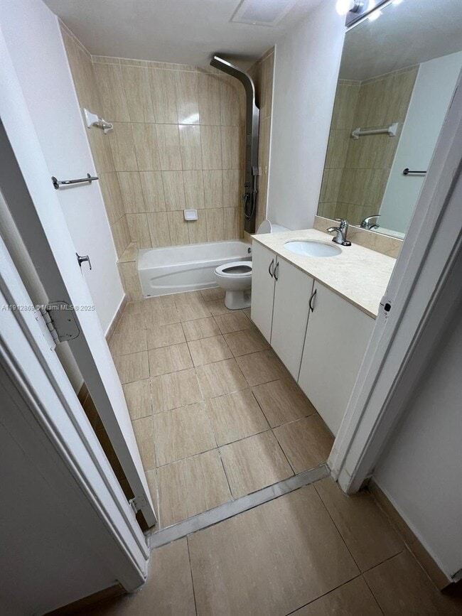 Building Photo - 1750 N Bayshore Dr