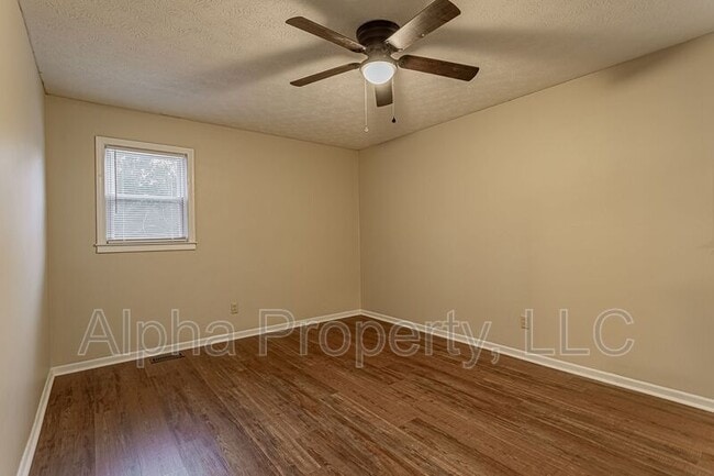 Building Photo - 5 Rawood Dr