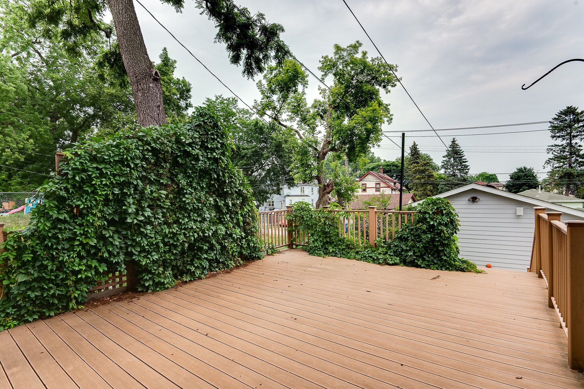 Building Photo - 522 Newton Ave N