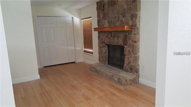 Building Photo - 637 Peachwood Dr