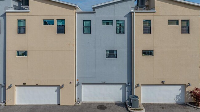 Building Photo - 1171 25th Ln N