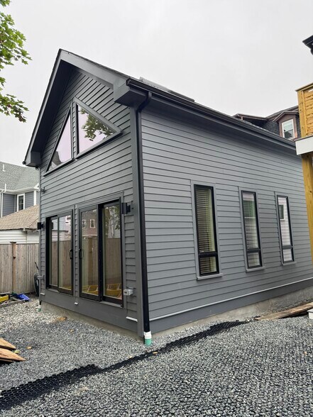 Building Photo - 58 Springfield St