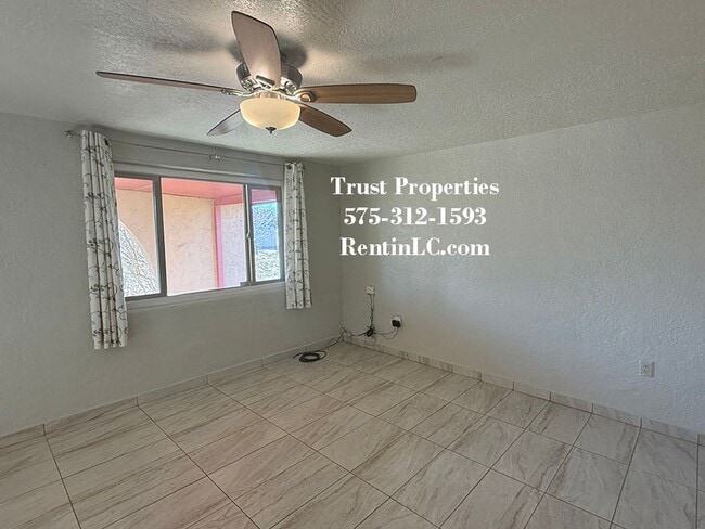 Building Photo - SFH / Country Setting