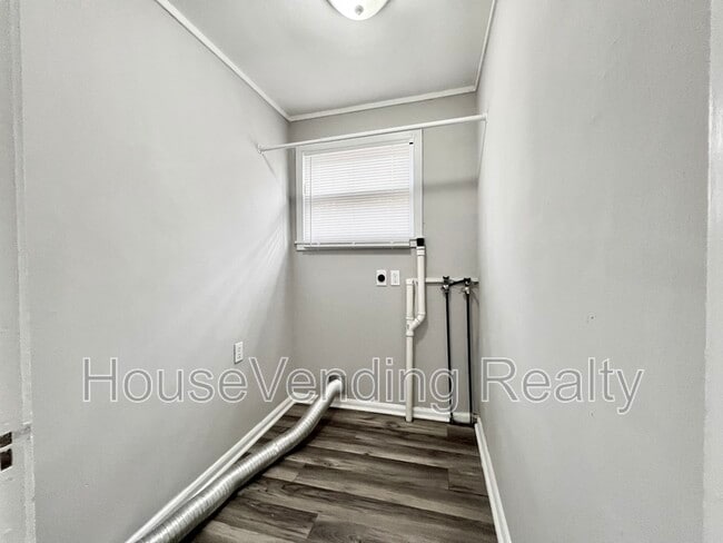 Building Photo - 507 Arthur Ave