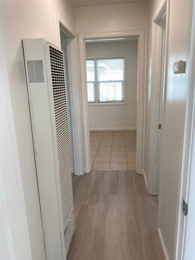 Building Photo - Rent Reduction!! 1bed/1bath Duplex within walking distance of Downtown Fairfield