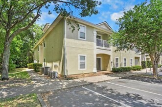 Building Photo - Immaculate Ground Floor Condo in Gated Com...