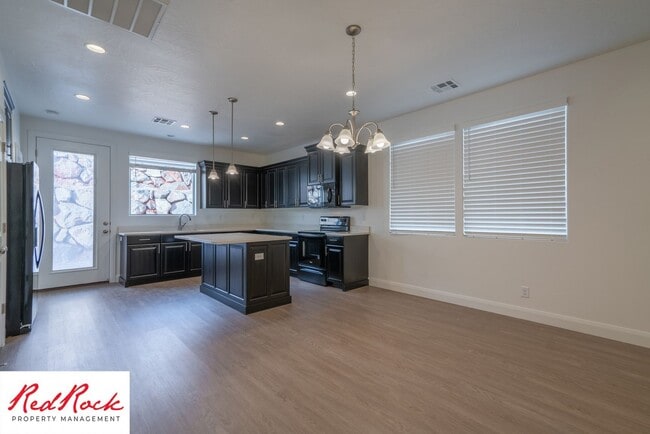 Building Photo - St. George 3 Bedroom Single-Level Home–$30...