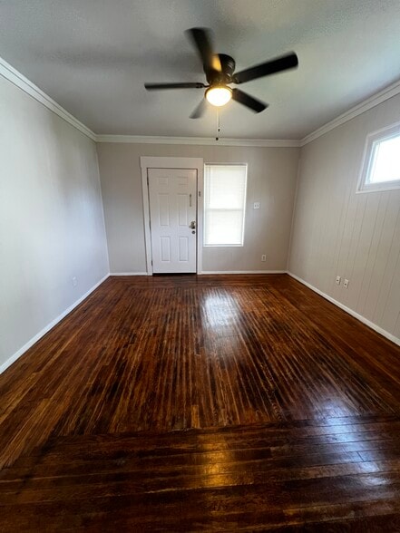 Living Room - 4414 Ivanhoe Ave