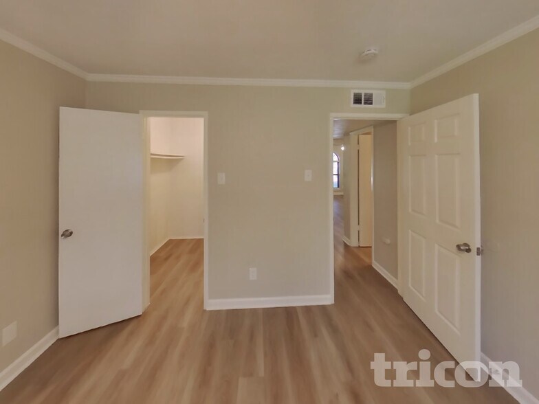 Building Photo - 413 S Willow St