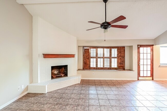 Building Photo - 6019 Coachgate Dr