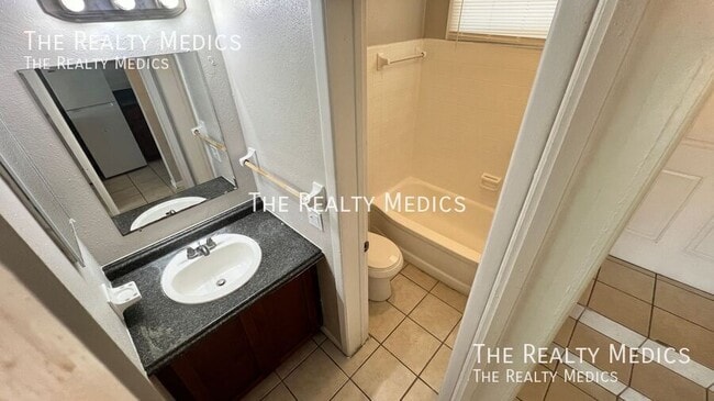 Building Photo - 1010 N Fiske Blvd