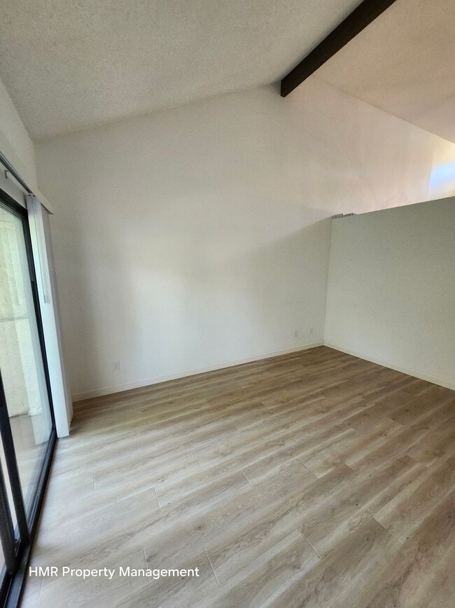 Building Photo - Beautiful 3-Bed, 3-Bath Condo in Prime Cla...