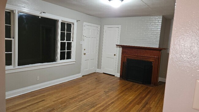 Building Photo - 3 bed 2 bath Home for rent