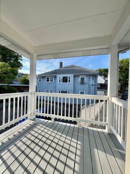 Building Photo - 16 Long Ave