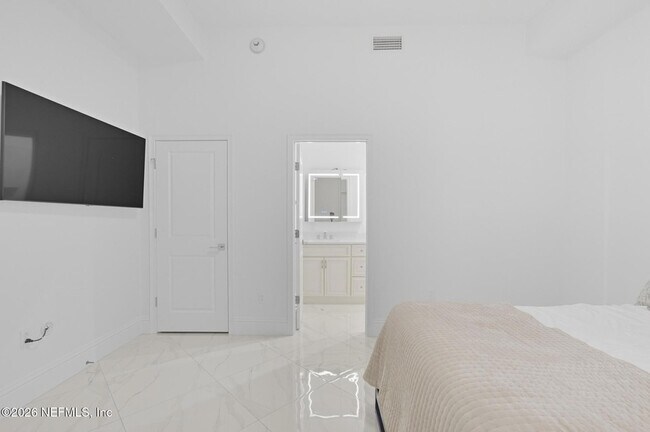 Building Photo - 200 Ocean Crest Dr