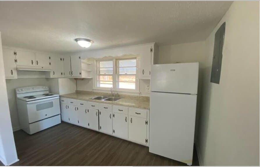 Building Photo - 1138 Live Oak Church Rd