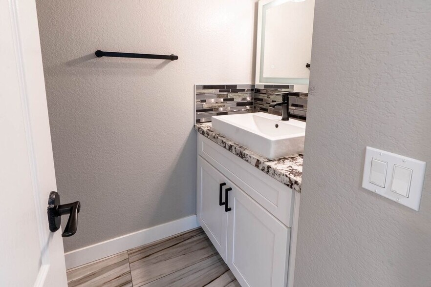 Building Photo - 4744 Golden Ridge Dr