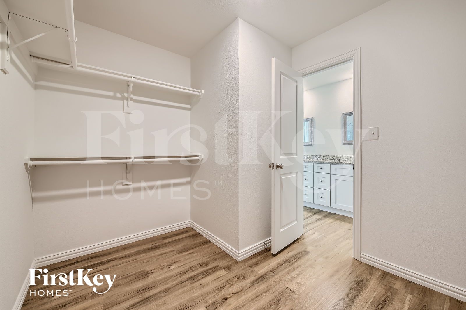 Building Photo - 7384 Parkside Pl Dr