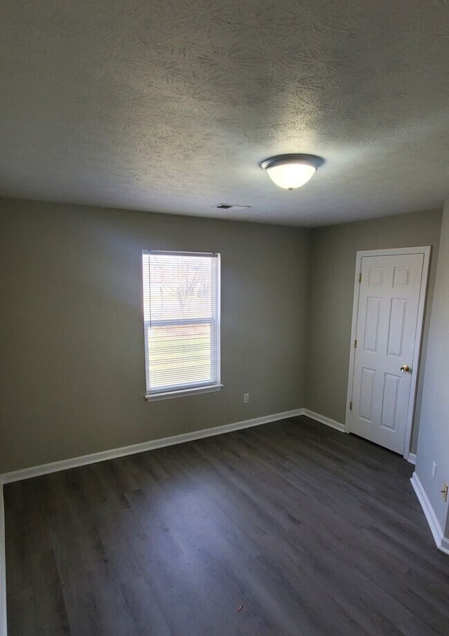 Building Photo - 118 Tanbark Dr