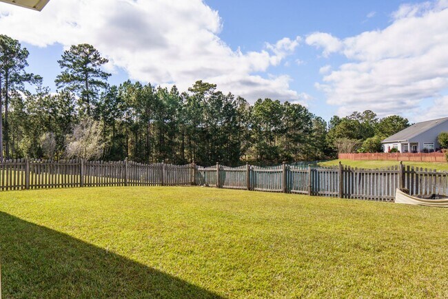 Building Photo - Three Bedroom on the Pond in Hearthstone Lakes Community