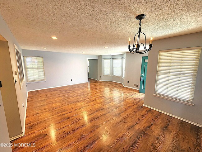 Building Photo - 119 Hyacinth Ln