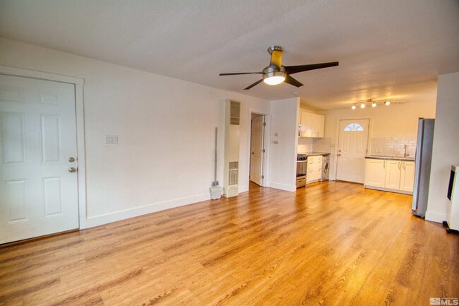 Building Photo - 550 W 10th St