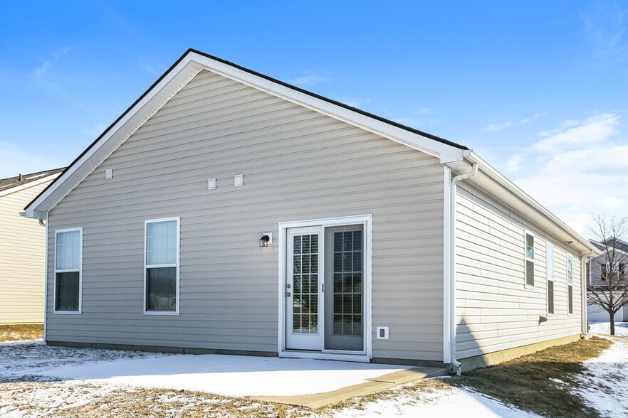 Building Photo - 3400 Roundlake Lane