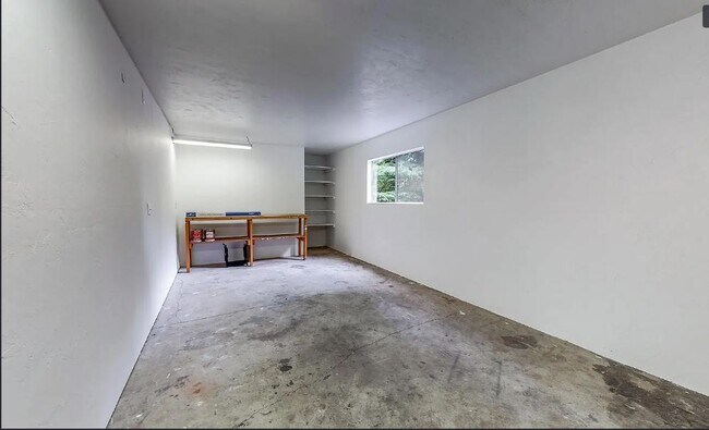 Building Photo - 948 Shirley Blvd