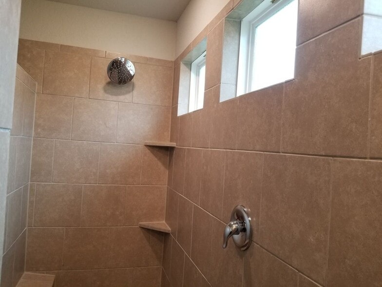 Building Photo - 10403 Midsummer Meadow