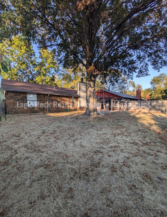 Building Photo - Tulsa House for Rent (3beds/2baths)