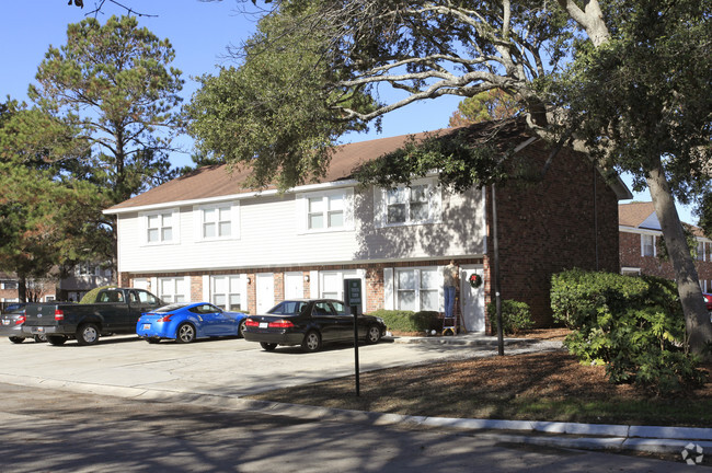 1104 - 1180 Old Georgetown Rd - Oak Leaf Townhouses