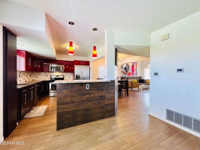 Building Photo - 7804 Plaza Blanca St
