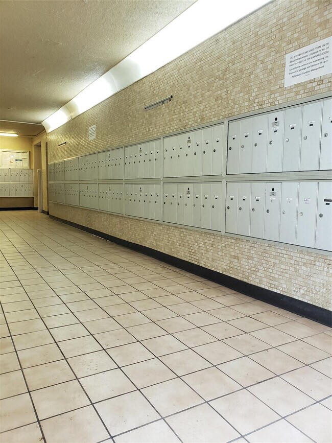 Building Photo - 406 NW 68th Ave