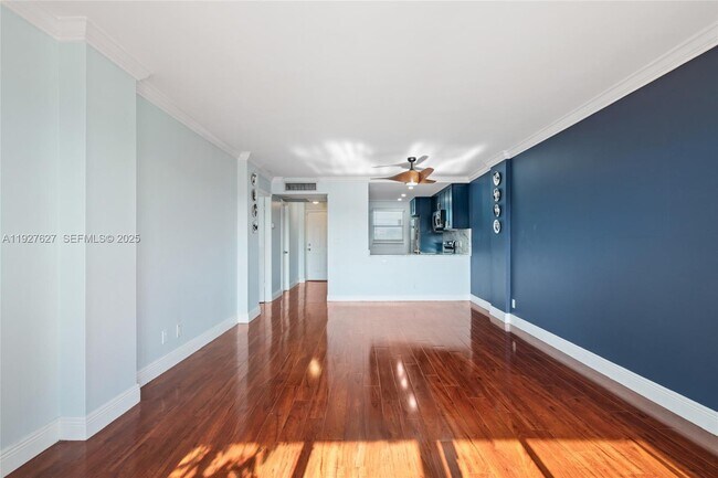 Building Photo - 116 Royal Pk Dr