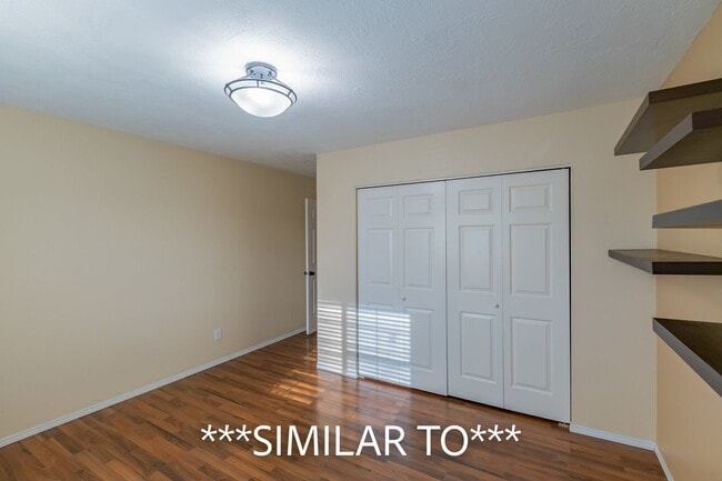 Building Photo - Two Bedroom Duplex in Great Neighborhood, Close to Schools! Pet Friendly!