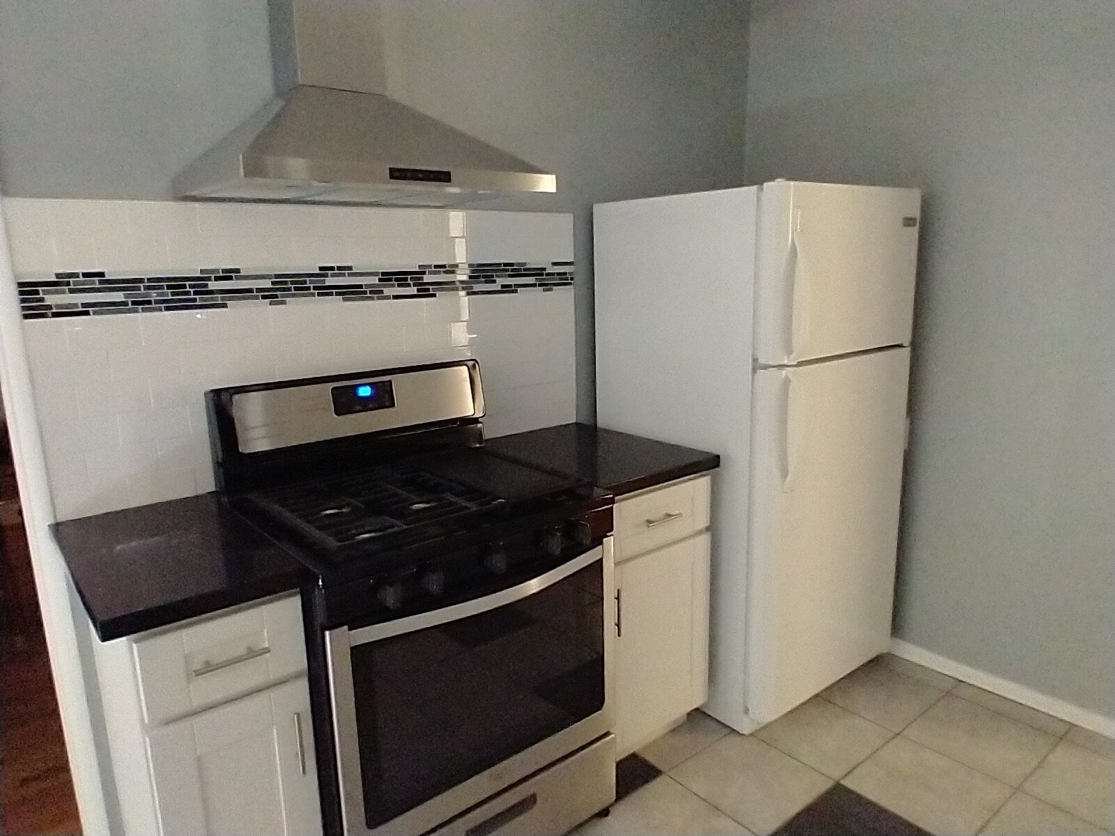 Kitchen - 6819 Yolanda Ave