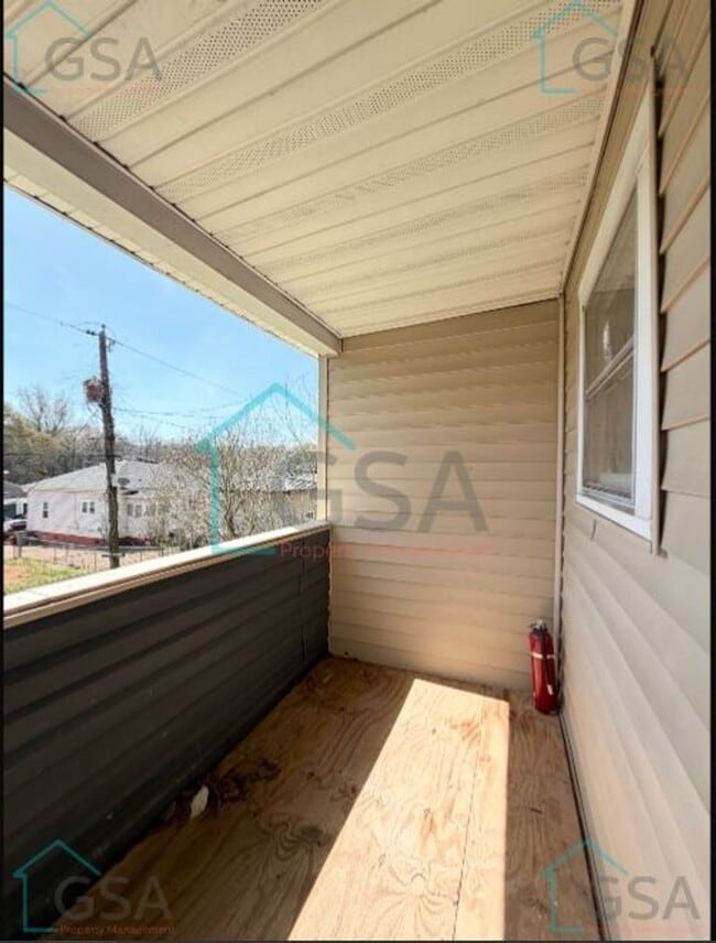 Building Photo - 2 Bedroom 1 Bath Available!