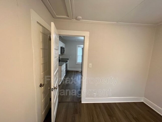 Building Photo - 215 Temple Ave