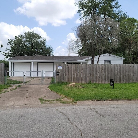 Building Photo - 5103 Willow Glen Dr