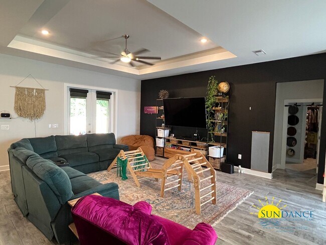 Building Photo - Efficient Solar 4-Bedroom Home in Navarre’s La Fontaine Gated Community with Deeded Beach Access!