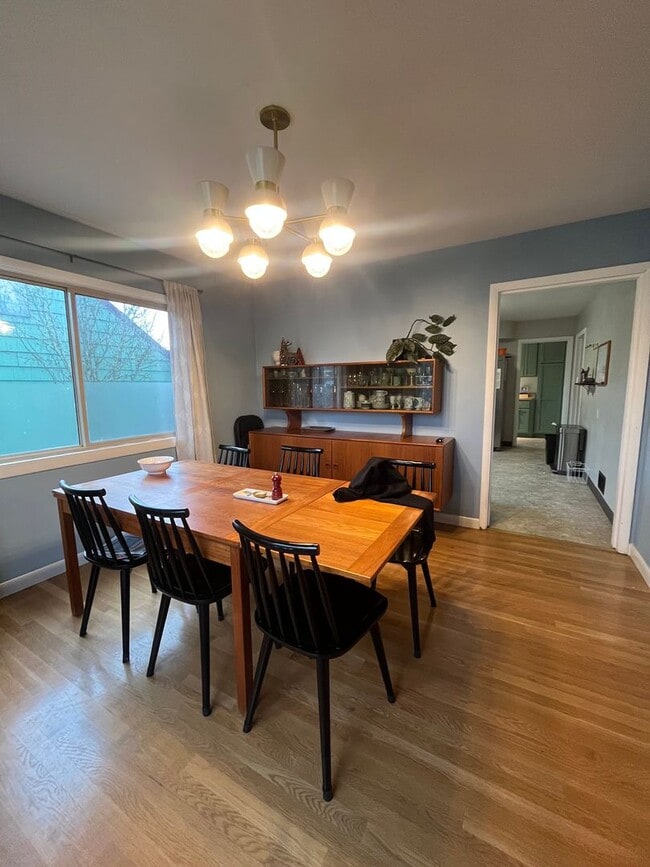 Building Photo - 4-Bedroom 3-Bathroom Home in Springfield