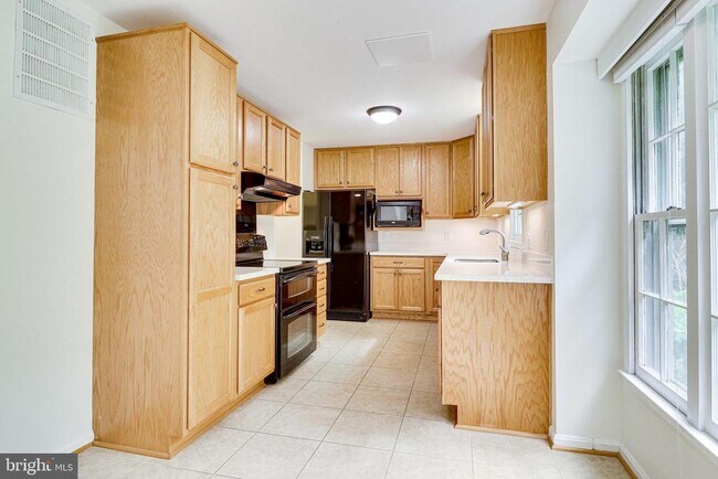 Building Photo - 4809 Tabard Pl