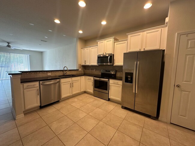 Building Photo - 3bd/2.5ba Beautiful Townhome! Move In ASAP!